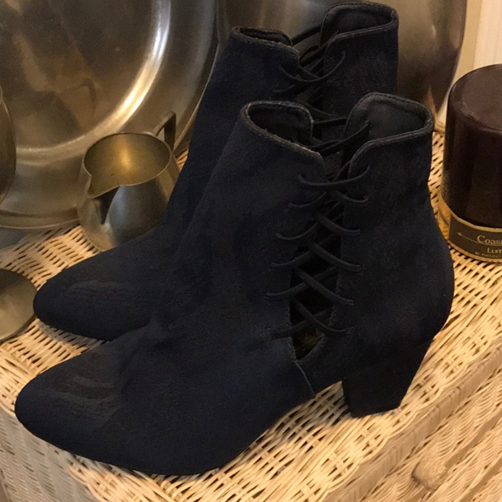 Awesome navy blue snake skin print boots!  NWOT